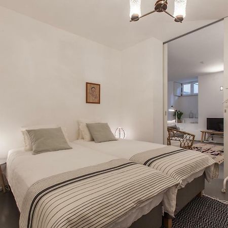 Renovated Apart With Private Courtyard, By Timecooler Lisbon Luaran gambar