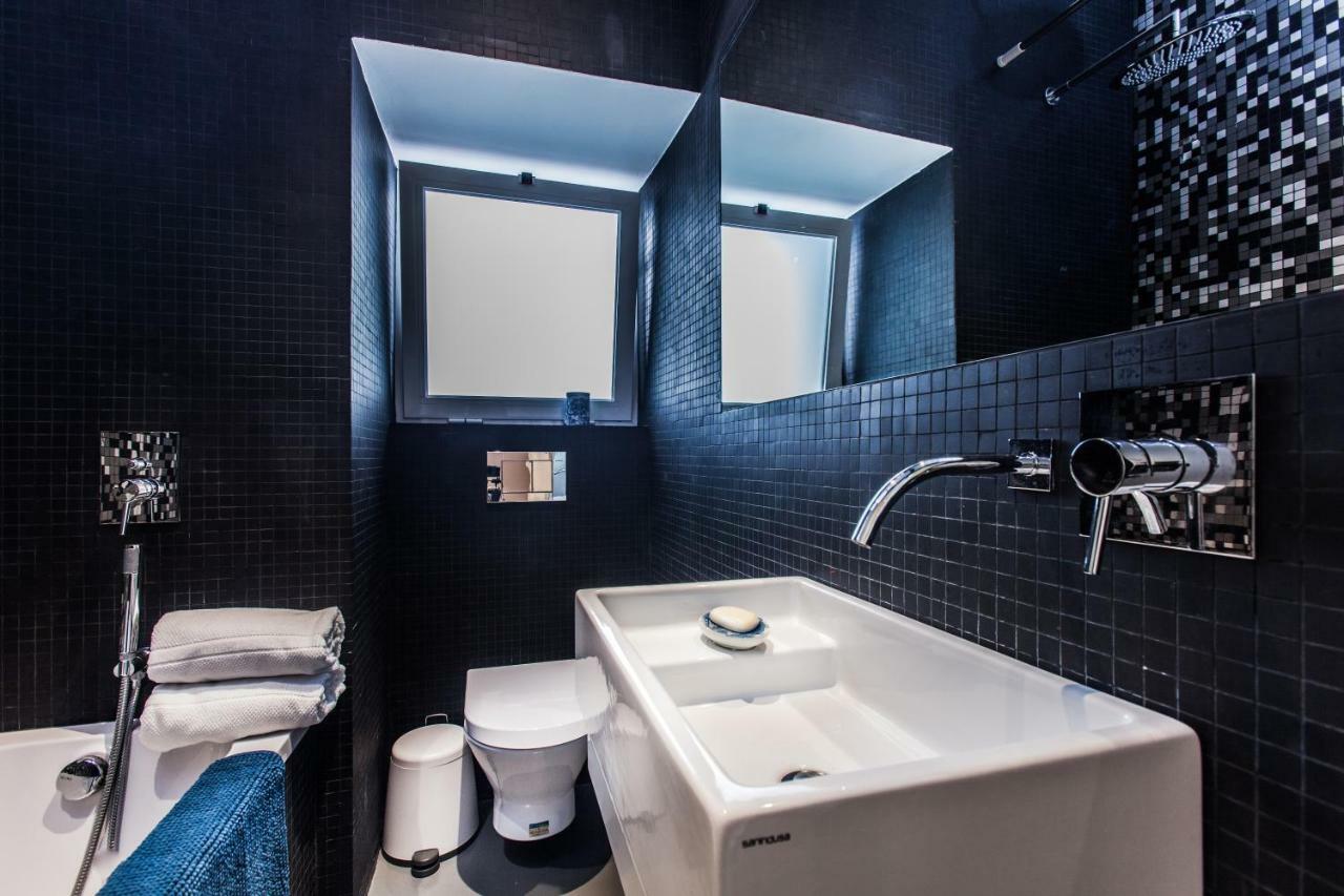 Renovated Apart With Private Courtyard, By Timecooler Lisbon Luaran gambar