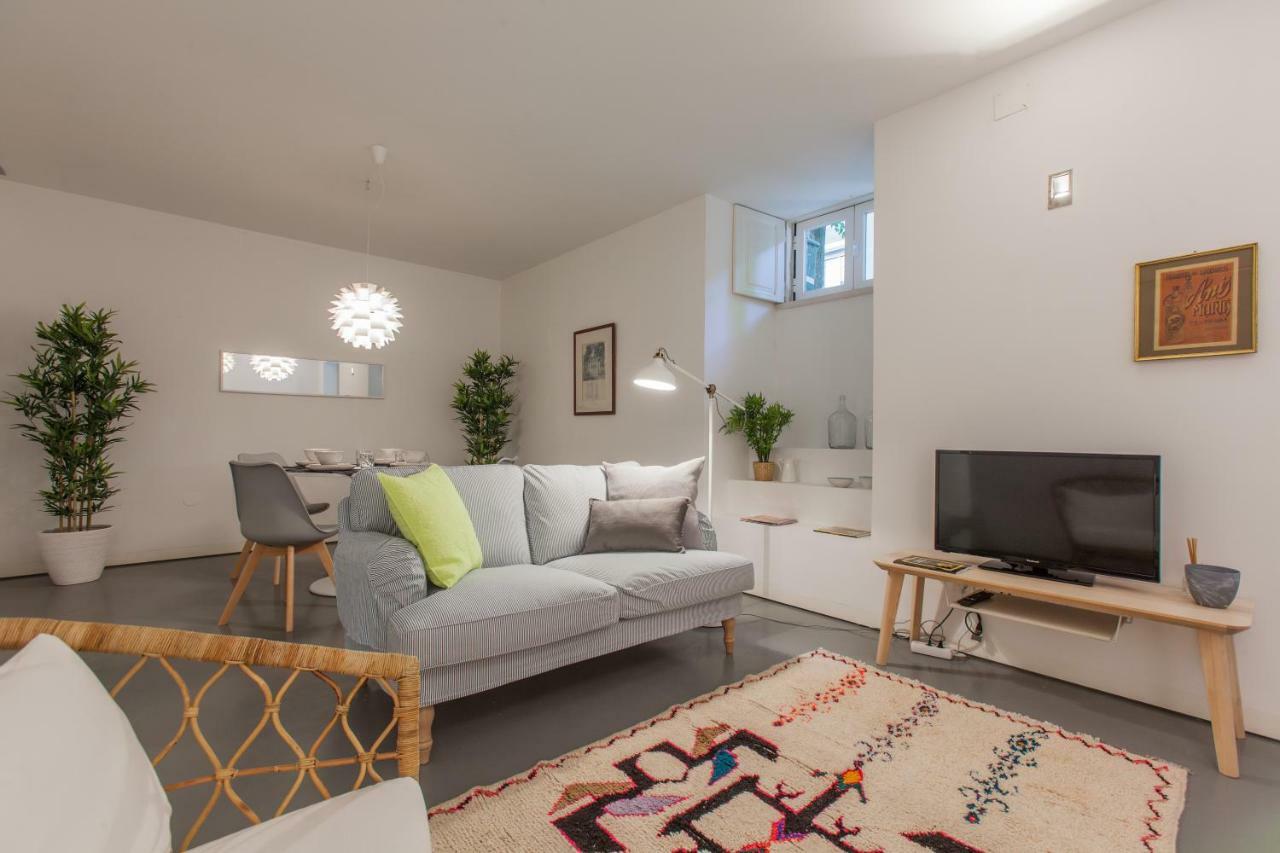 Renovated Apart With Private Courtyard, By Timecooler Lisbon Luaran gambar