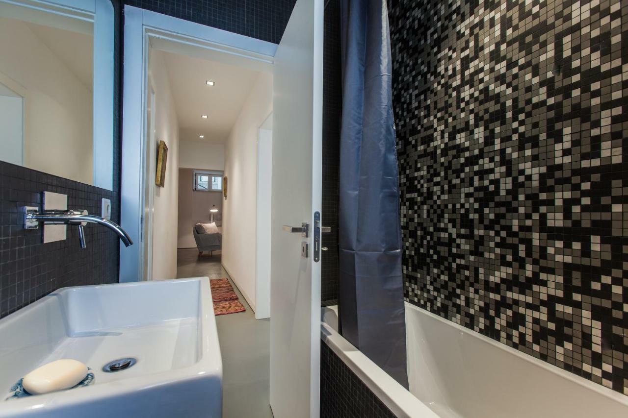 Renovated Apart With Private Courtyard, By Timecooler Lisbon Luaran gambar