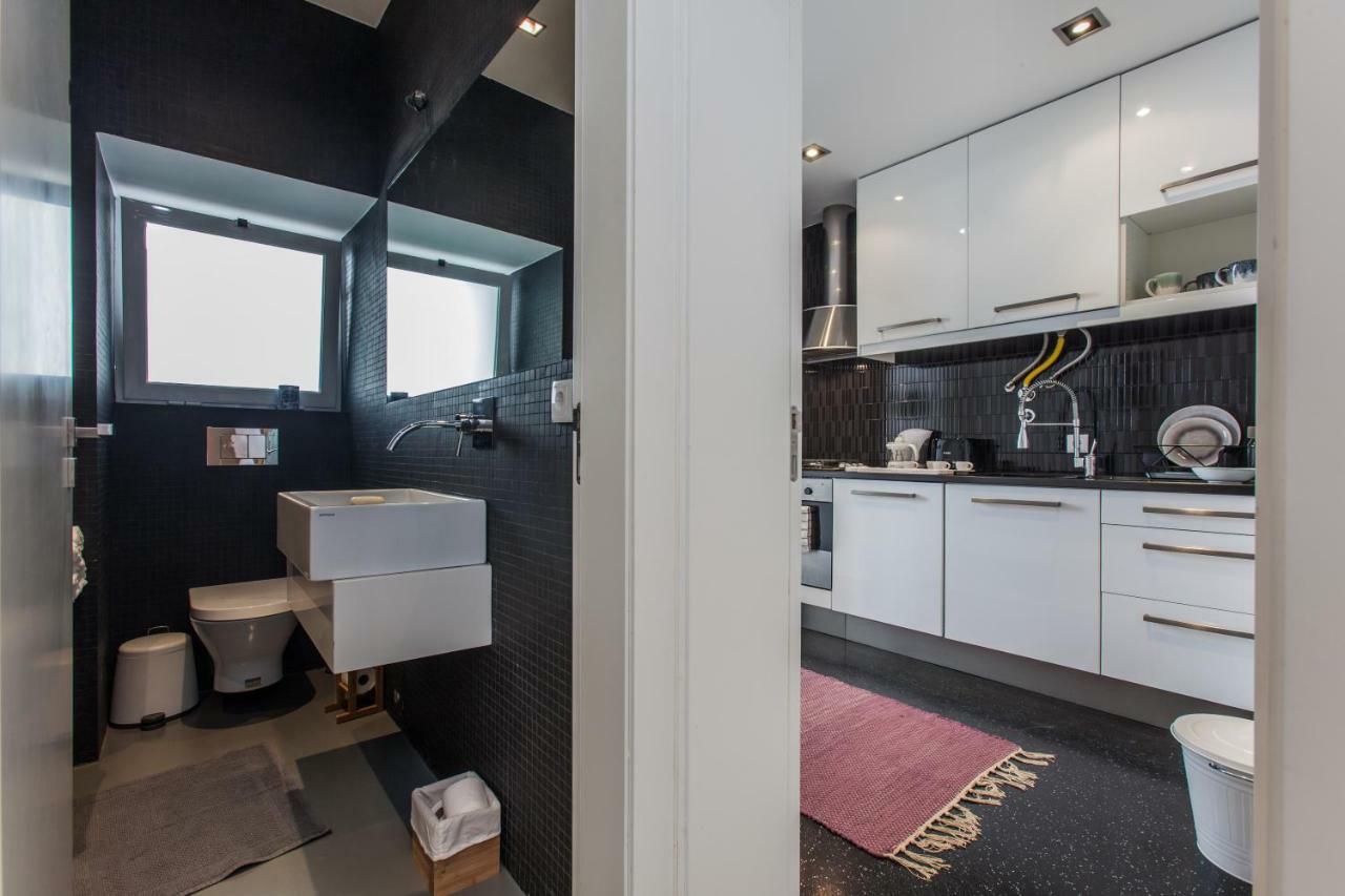 Renovated Apart With Private Courtyard, By Timecooler Lisbon Luaran gambar