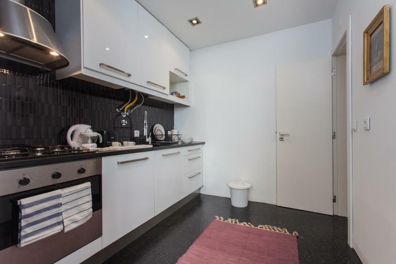 Renovated Apart With Private Courtyard, By Timecooler Lisbon Luaran gambar
